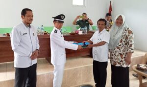 Sertijab Kades Gunung Selan, Begini Harapan Camat dan BPD