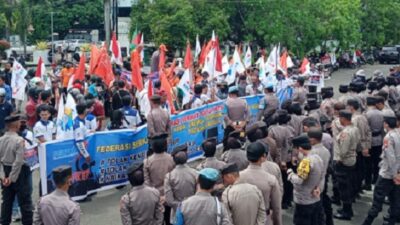 Aksi Buruh di Kantor Gubernur Bengkulu