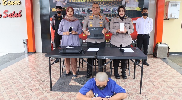 Mahasiswa Curi Laptop