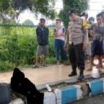 Mayat Lelaki Tergeletak di Trotoar