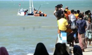 Perahu Bermuatan 12 Nelayan Karam di Ipuh