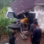 Rumah Warga Penyangkak Diseruduk Avanza