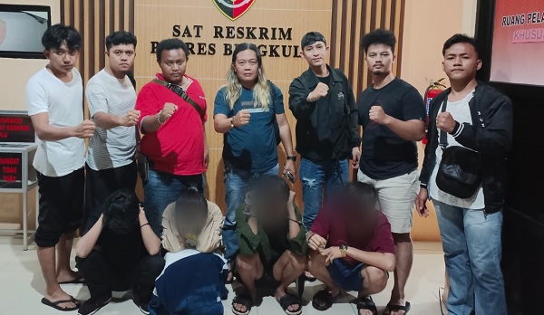 Korban Dipukul dan Dicekik, Leher Temannya Disayat 4 pelaku kekerasan