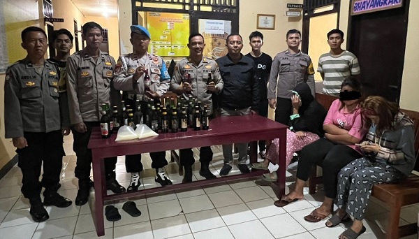 Polisi Temukan Berbagai Jenis Miras dan Wanita PSK di Warem Gunung Amankan PSK dan Miras