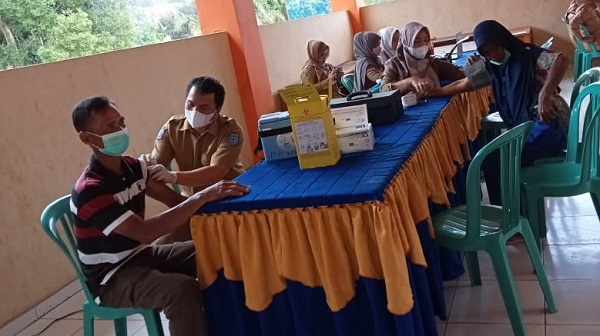 Usai Gebyar Vaksin, Pemdes Talang Kering Bagikan Minyak Goreng Gratis Talang Kering_1