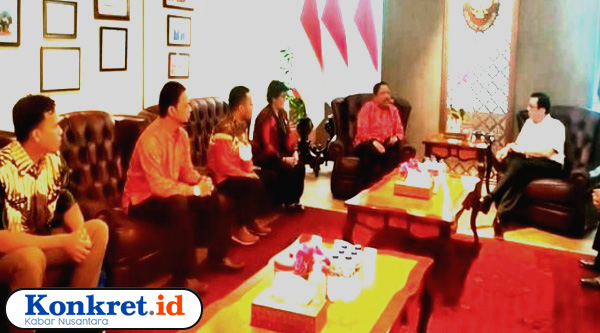 Ketua DPRD BU Bersama Bupati Menghadap Kemenkumham 1
