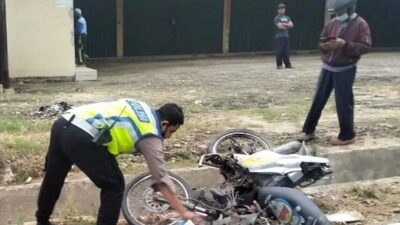 Diduga Lepas Kendali, Truk Tabrak Motor di Jalintim Sumatra