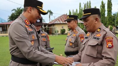 Kapolres BU Beri Penghargaan Kepada Personil Berprestasi