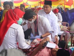 Bupati Askolani Tinjau Khitanan Massal di Muara Telang