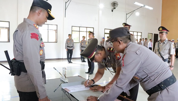 Kapolres Kaur Pimpin Sertijab Dua Kasat dan Kapolsek Sertijab Perwira di Polres Kaur