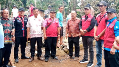 Keluarga Tertimpa Musibah Kebakaran di Hulu Palik Terima Bantuan dari Dinas Sosial