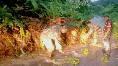 Jalan Lintas BU-Lebong Tertimbun Longsor