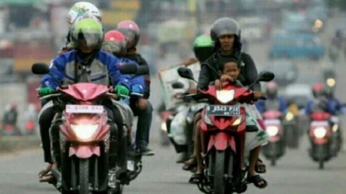 Ketentuan Penggunaan Lampu Sein dan Sanksinya Nyalakan Lampu Sein