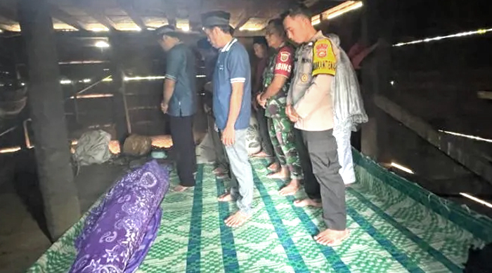 Tragedi Berdarah di RL, Adik Tewas Terbunuh Oleh Kakaknya Sendiri Jenazah Korban Pembunuhan Disholatkan