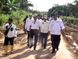 Bupati Askolani Turun Langsung, Tinjau Peningkatan Jalan Teluk Tenggulang