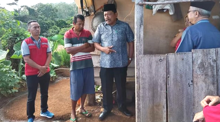 Rintihan Keluarga Tak Mampu di Gunung Selan Langsung Direspon Bupati Mian Bupati Peduli Warga Tak Mampu di Gunung Selan