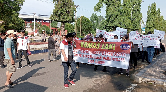 Jelang Lengser, Kades Gardu Gandeng Ormas LAKI Gelar Aksi di Kejaksaan Aksi Kades Gardu bersama Ormas LAKI