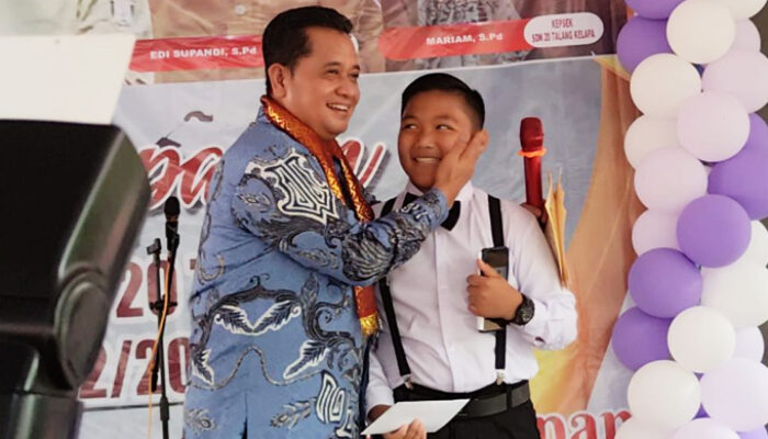Hadiri Acara Perpisahan, Bupati Askolani Bangga Terhadap Dedikasi Para Guru