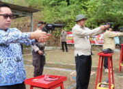 Sekda Mustarani Juara Menembak Hari Bhayangkara 77 Polres Lebong