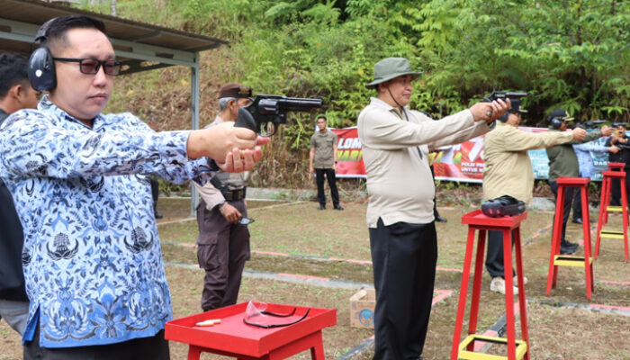 Sekda Mustarani Juara Menembak Hari Bhayangkara 77 Polres Lebong