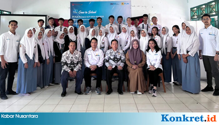 PLN MOBILE Goes to School, Siswa Pintar Pakai Aplikasi Pintar