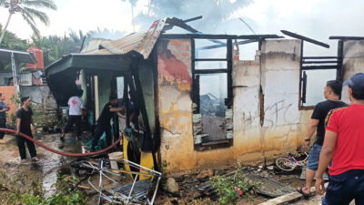 Rumah Penjaga Mesjid At-Taqwa BS Ludes Terbakar