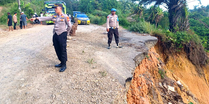 Kondisi Jalan Pesisir Bengkulu Utara Makin Parah