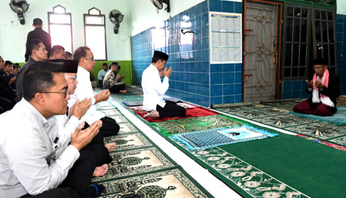 Presiden Jokowi Sholat Jumat di Masjid Tanjung Agung Palik