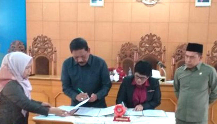 Seluruh Fraksi DPRD BU Setujui Raperda Pajak dan Retribusi Disahkan Jadi Perda