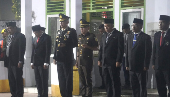 Bengkulu Utara Gelar Upacara Kehormatan Renungan Suci di TMP Ratu Samban