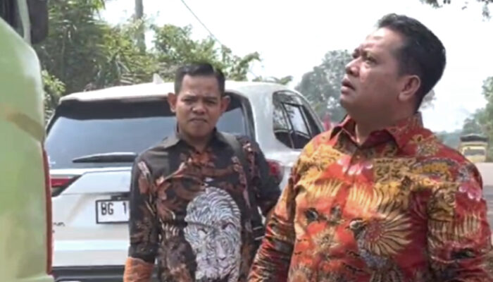 Bupati Banyuasin Turun ke Jalan, Hentikan Truk Sawit Over Tonase
