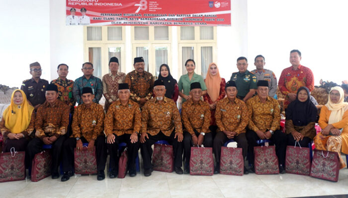 Gelar Silaturahmi, Pemkab BU Bagikan Bingkisan kepada Veteran