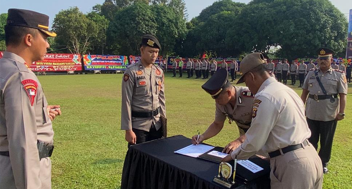Kapolres Banyuasin Pimpin Sertijab 3 Kapolsek Sertijab Kasat Polres Banyuasin