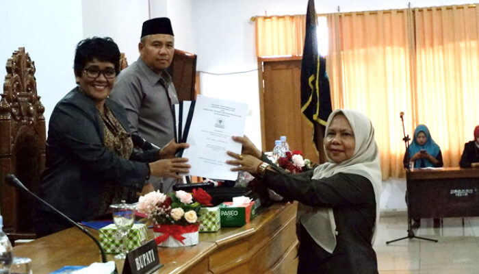 Sekretaris DPRD BU Sampaikan Uraian Hasil Pembahasan Banggar DPRD BU