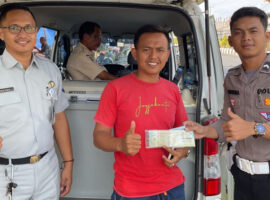 Masyarakat Sambut Antusias Samsat Holiday yang Digelar Polres BS