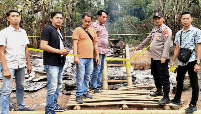 Diduga Terlelap Tidur, Pria 45 Tahun Tewas Terbakar di Pondok Kebun