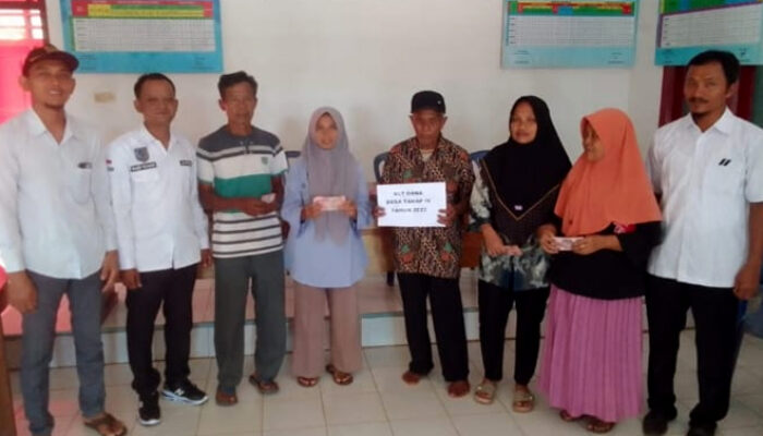 Pemdes Bukit Makmur Salurkan BLT Tahap Akhir