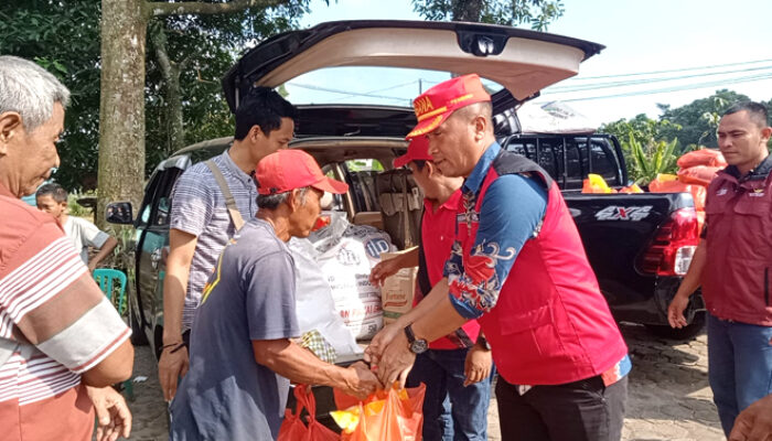 Pemkab BU Salurkan Sembako Untuk Lansia dan Penyandang Disabilitas di Arma Jaya