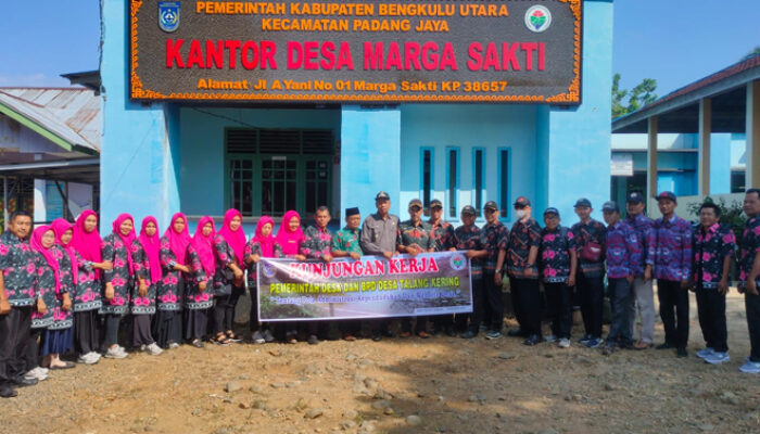 Pemdes Talang Kering Kunker ke Desa Marga Sakti