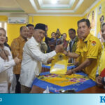 Didampingi Bude, Pakde Slamet Ambil Formulir Bakal Calon Bupati Banyuasin Banyuasin