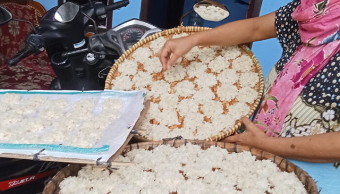 Jelang Lebaran, Pembuat Kerupuk Rengginang Di Pemalang Kebanjiran Omzet