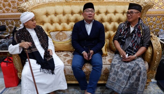 Ridwan Kamil dan Buya Yahya Melihat Kiswah, Jejak Keagungan Ka’bah yang Menyentuh Jakarta