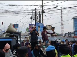 Ratusan Masa Datangi Kantor Ombudsman Sumsel, Terkait Siswa Baru Jalur Prestasi