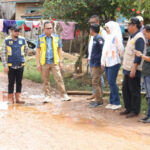 Respon Cepat Pj Bupati Banyuasin, Tinjau Langsung Kerusakan Jalan Poros di Kecamatan Rambutan Banyuasin _ Kerusakan jalan Poros