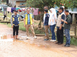 Respon Cepat Pj Bupati Banyuasin, Tinjau Langsung Kerusakan Jalan Poros di Kecamatan Rambutan