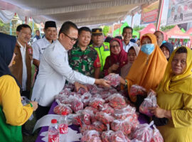Jelang Idul Adha, Pj. Bupati Banyuasin Gelar Pasar Murah
