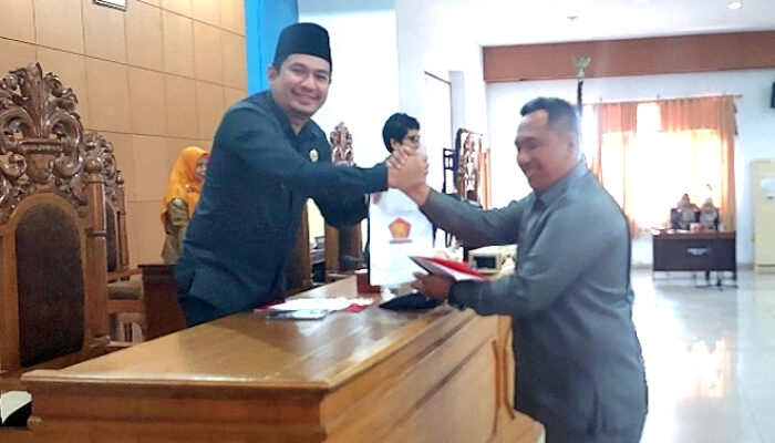 Paripurna Pandangan Fraksi-Fraksi DPRD BU Terhadap Tiga Raperda