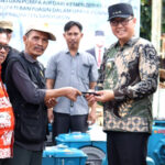 Pj Bupati Banyuasin Serahkan Bantuan Pompa Air dari Kementerian ke Kelompok Tani Banyuasin_Serahkan Bantuan Pompa Air