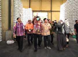 Pj Bupati Banyuasin Tinjau Gudang Beras di Talang Kelapa