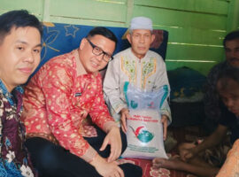 Pj Bupati Banyuasin Salurkan Bantuan Cadangan Pangan Pemerintah Tahun 2025